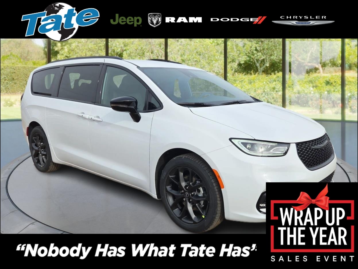 2026 Chrysler Pacifica Select's photo