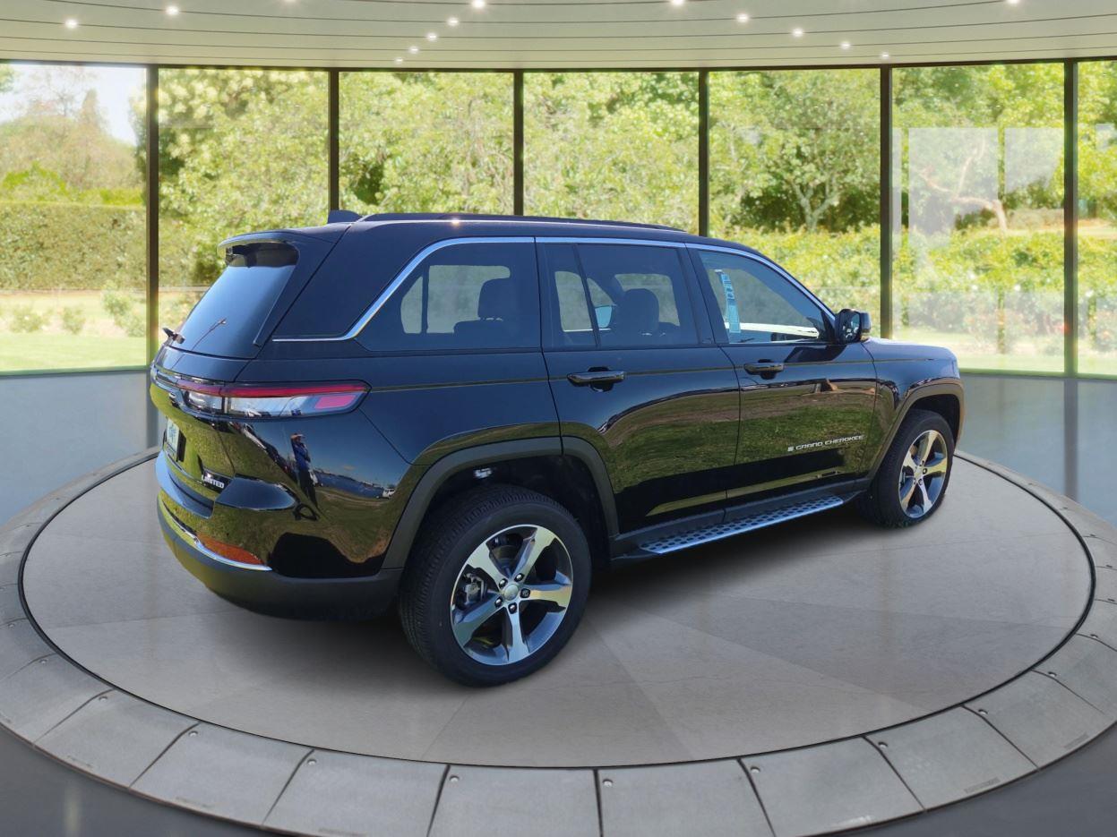 2025 Jeep Grand Cherokee Limited photo 3