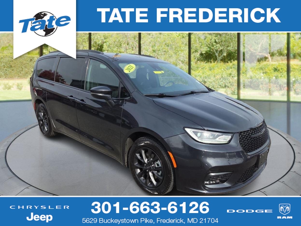 2021 Chrysler Pacifica Touring's photo