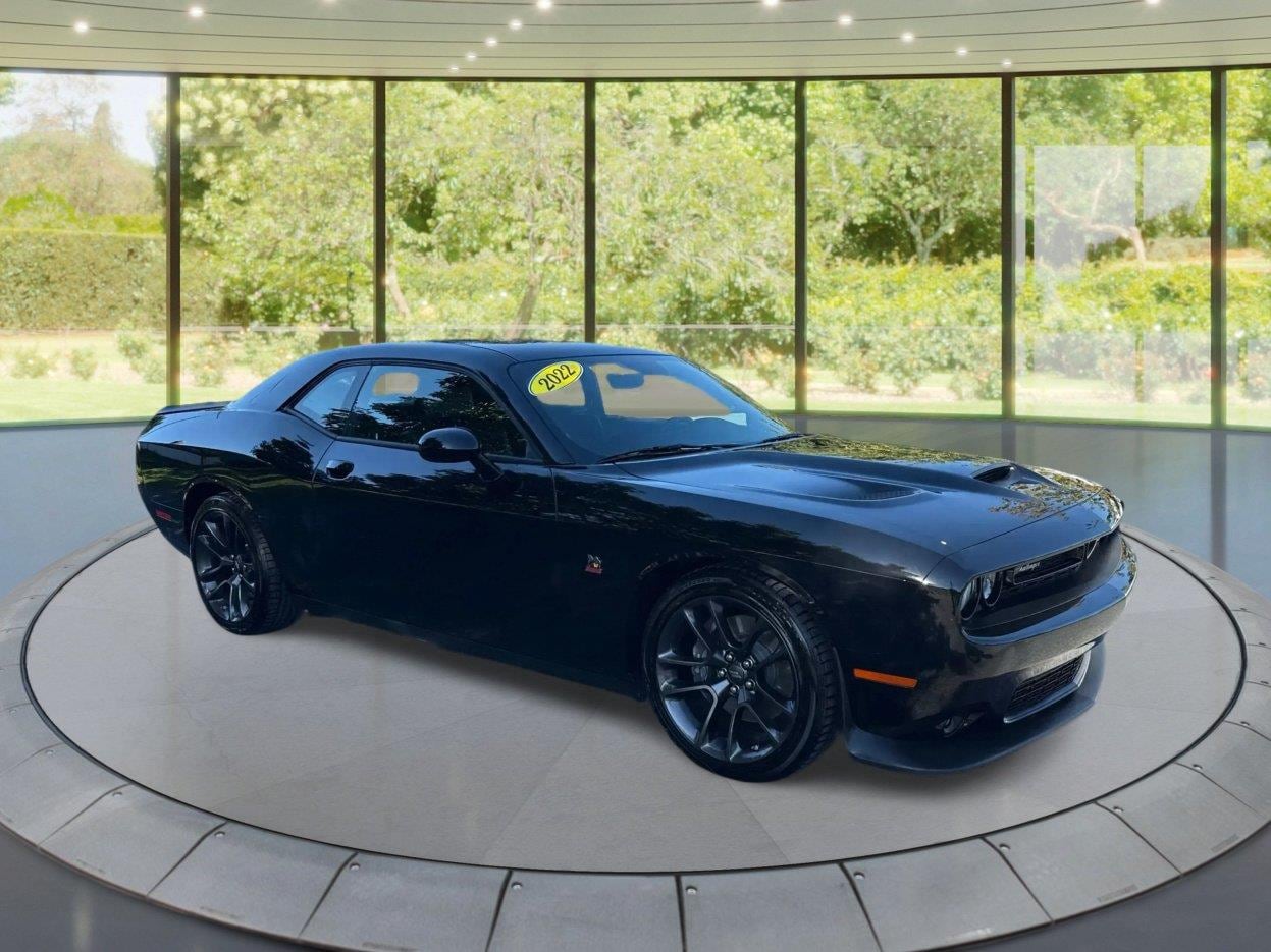 Pitch Black Clearcoat 2022 Dodge Challenger Coupe Rear-Wheel Drive 8-Speed Automatic