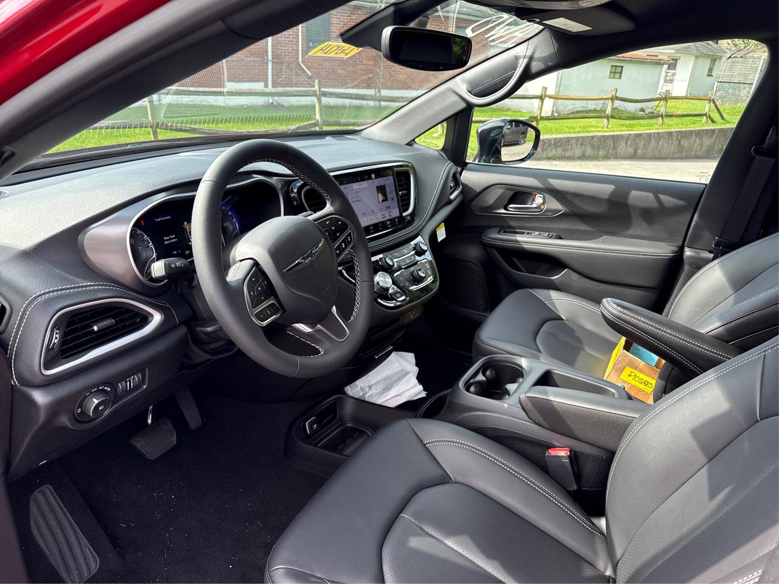 2026 Chrysler Pacifica Select - Photo 9