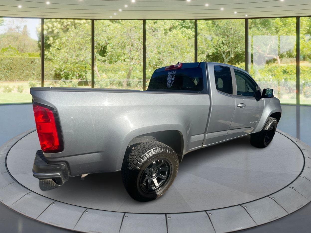 2021 Chevrolet Colorado LT photo 3