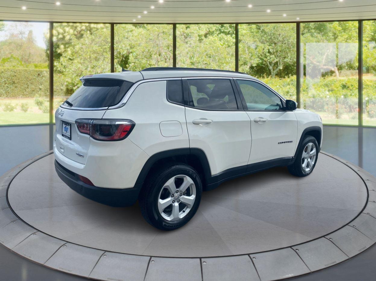 2021 Jeep Compass Latitude photo 2