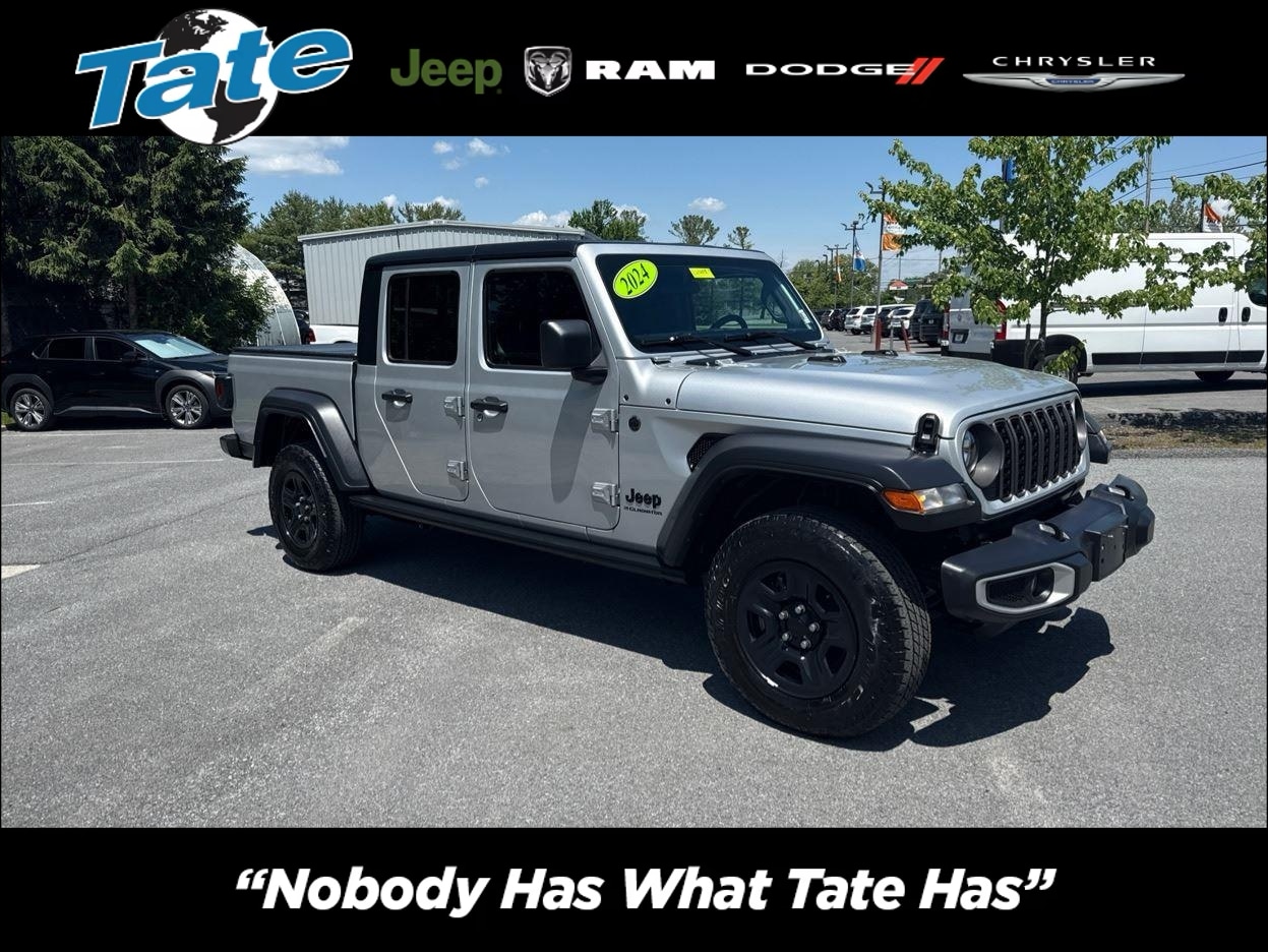 2024 Jeep Gladiator Sport's photo