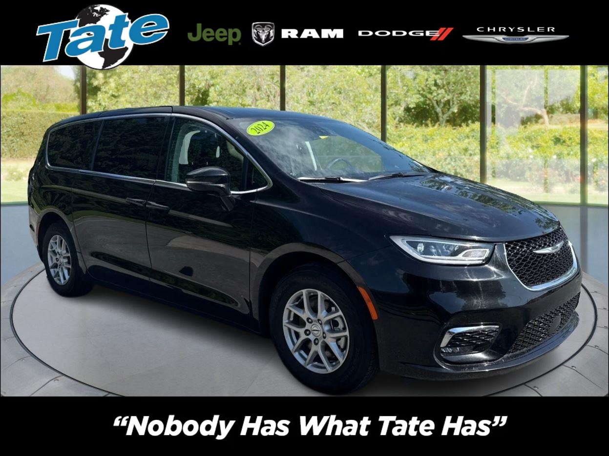 2024 Chrysler Pacifica Touring L's photo