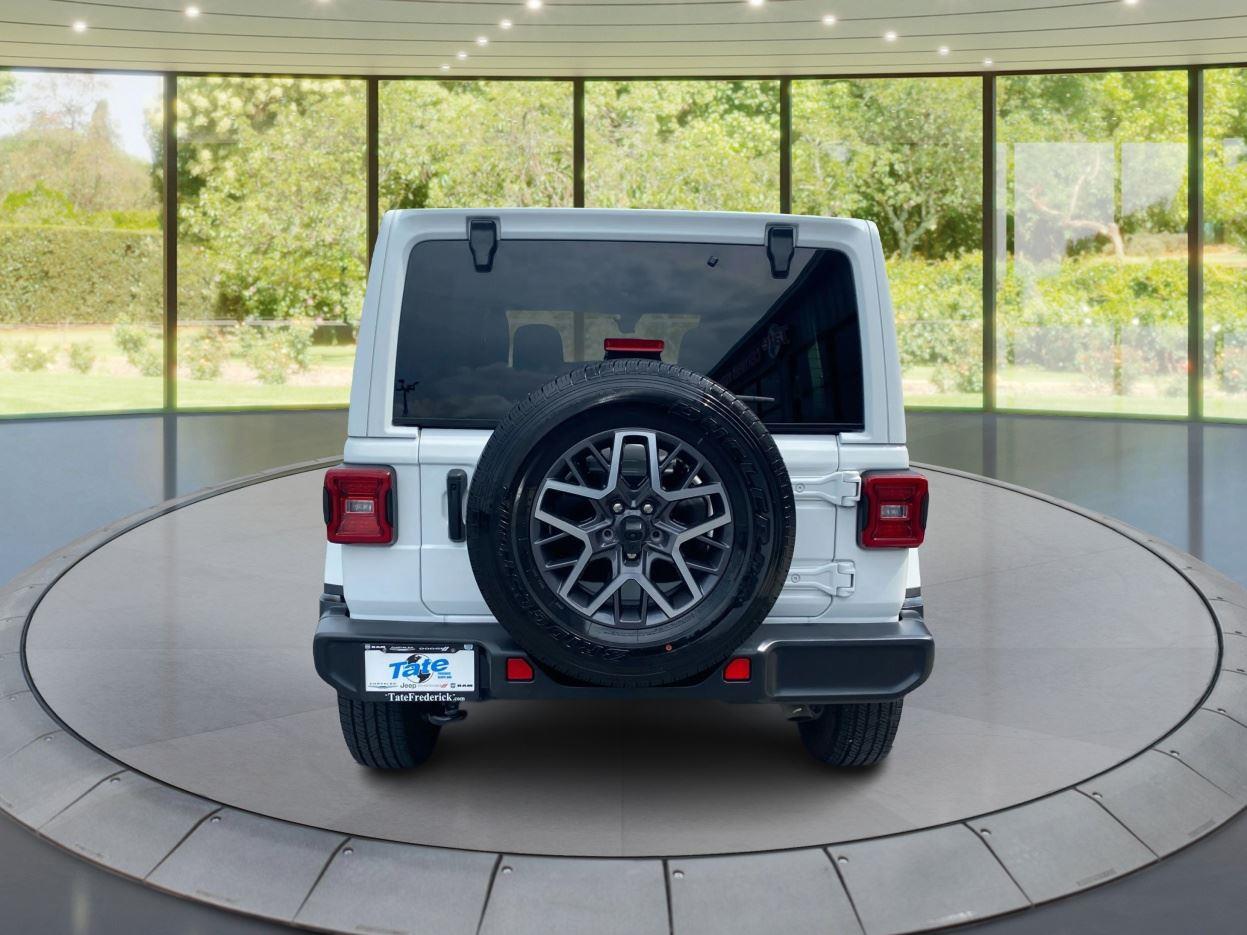 2024 Jeep Wrangler Sahara photo 4
