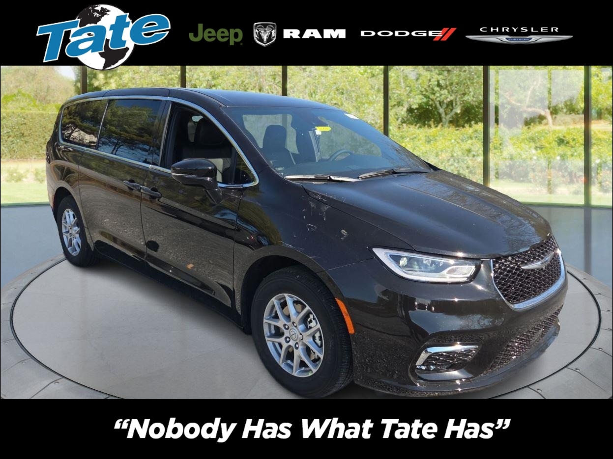 2026 Chrysler Pacifica Select's photo