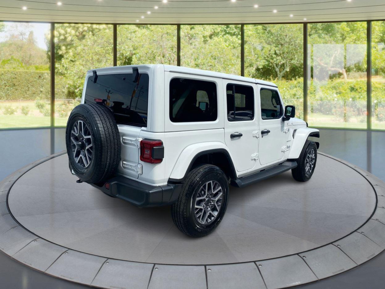 2024 Jeep Wrangler Sahara photo 3
