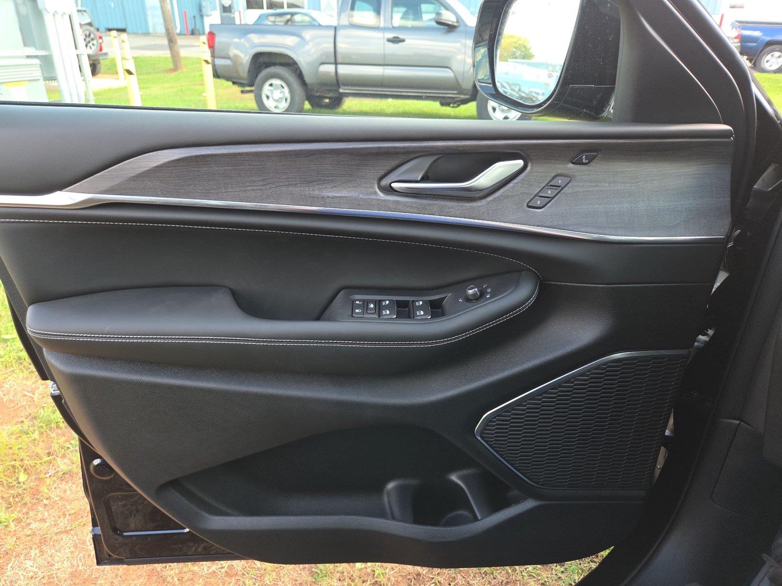 2025 Jeep Grand Cherokee L Overland - Photo 20