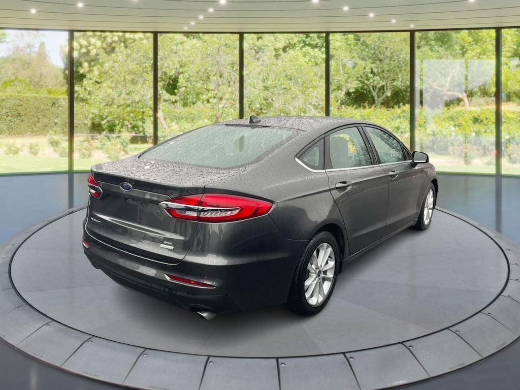 Used 2019 Ford Fusion SE Sedan