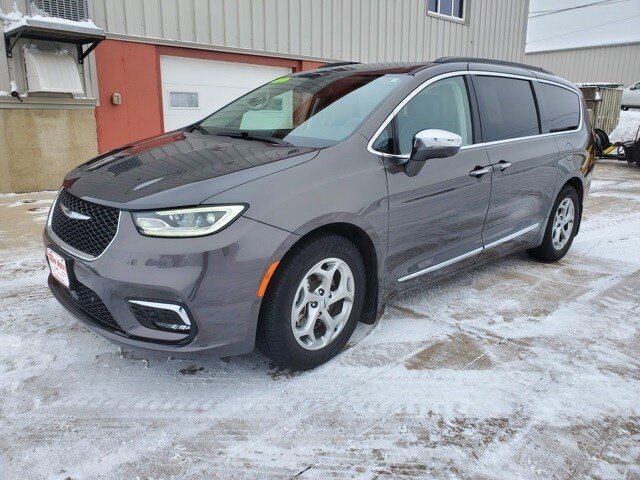 2022 Chrysler Pacifica Limited photo 3