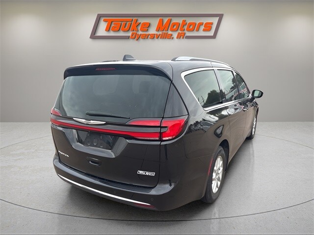 2021 Chrysler Pacifica Touring L photo 2