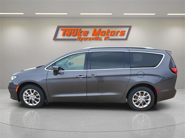 2021 Chrysler Pacifica Touring L photo 4