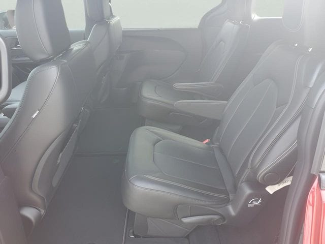 2026 Chrysler Pacifica Select - Photo 37