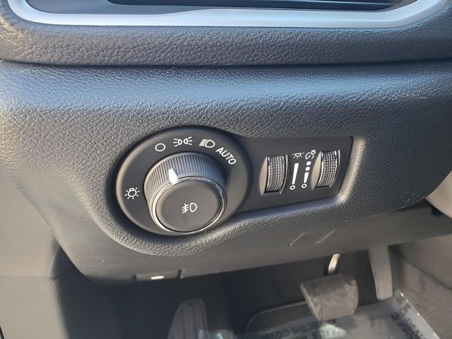 2026 Chrysler Pacifica Select - Photo 16