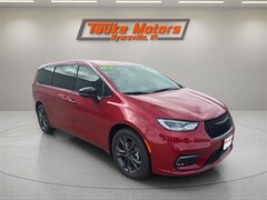 2026 Chrysler Pacifica Select Passenger Van