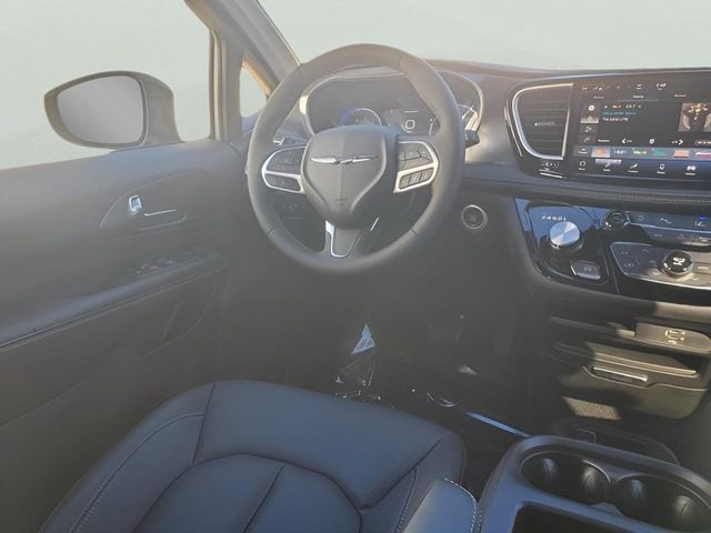 2026 Chrysler Pacifica Select - Photo 41