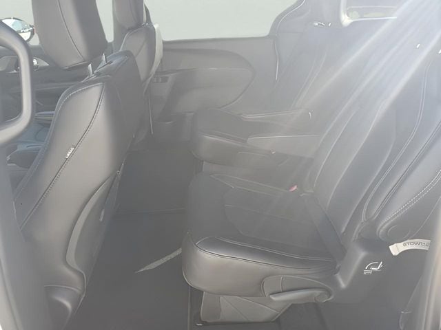 2026 Chrysler Pacifica Select - Photo 35