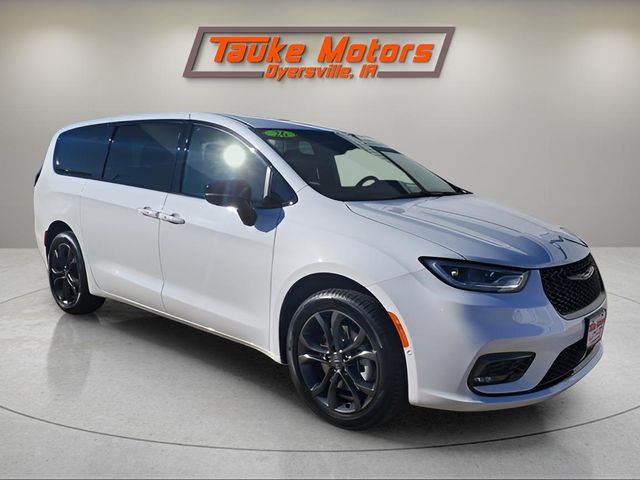 2026 Chrysler Pacifica Select AWD's photo