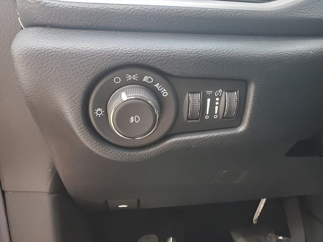 2026 Chrysler Pacifica Select - Photo 16