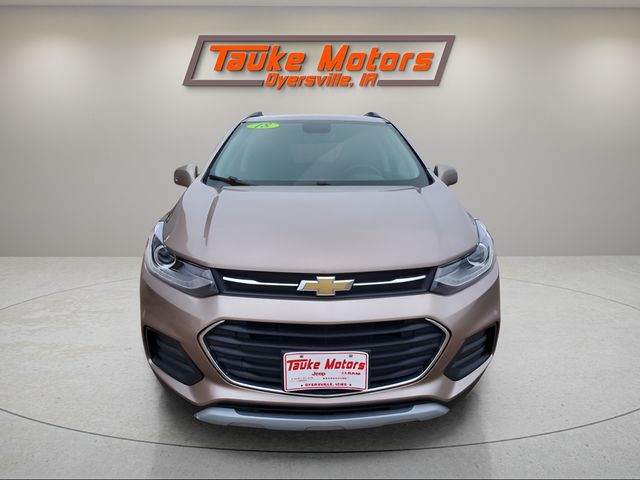 Used 2018 Chevrolet Trax LT with VIN 3GNCJPSB1JL302913 for sale in Dyersville, IA