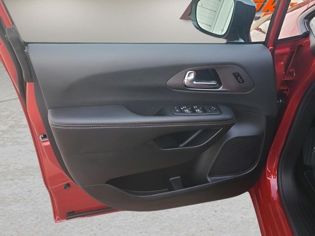 2026 Chrysler Pacifica Select - Photo 12
