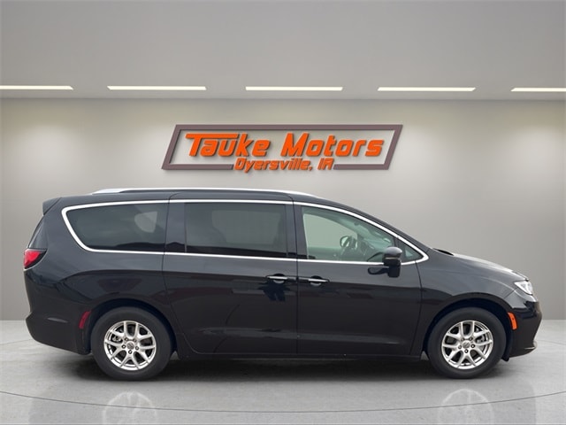 Used 2021 Chrysler Pacifica Touring L with VIN 2C4RC1BG3MR546690 for sale in Dyersville, IA