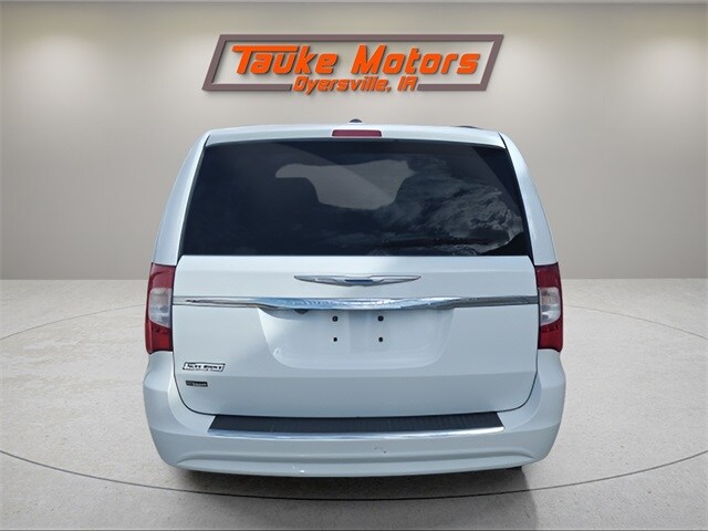 2016 Chevrolet Traverse 2LT photo 4