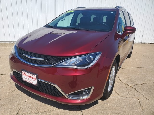 Used 2020 Chrysler Pacifica Touring L with VIN 2C4RC1BG3LR237736 for sale in Dyersville, IA