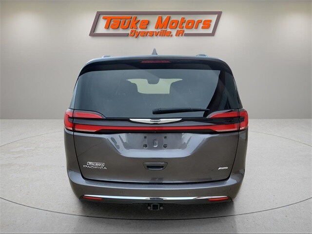 2021 Chrysler Pacifica Touring L photo 3