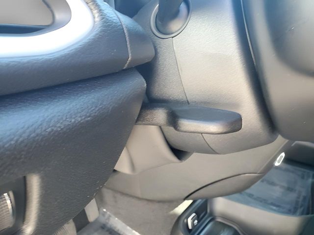 2026 Chrysler Pacifica Select - Photo 15