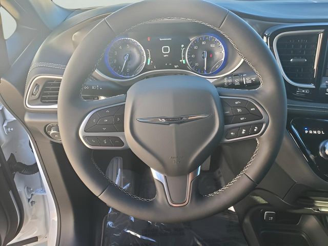 2026 Chrysler Pacifica Select - Photo 17