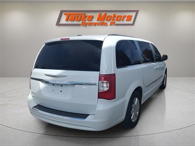 2016 Chevrolet Traverse 2LT photo 3