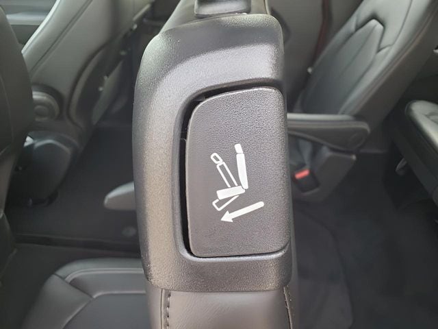 2026 Chrysler Pacifica Select - Photo 47