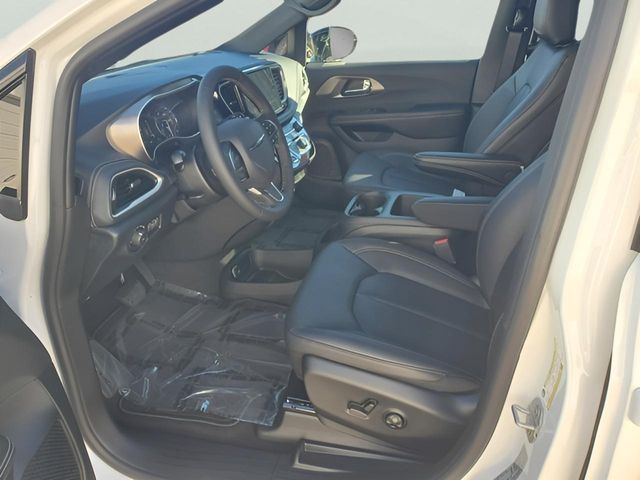 2026 Chrysler Pacifica Select - Photo 34