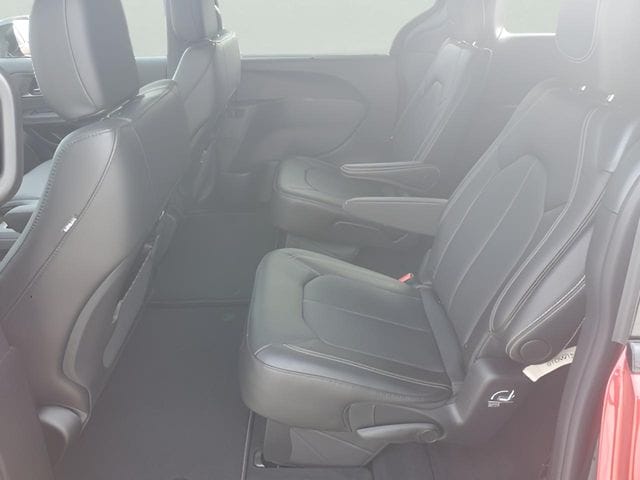 2026 Chrysler Pacifica Select - Photo 37