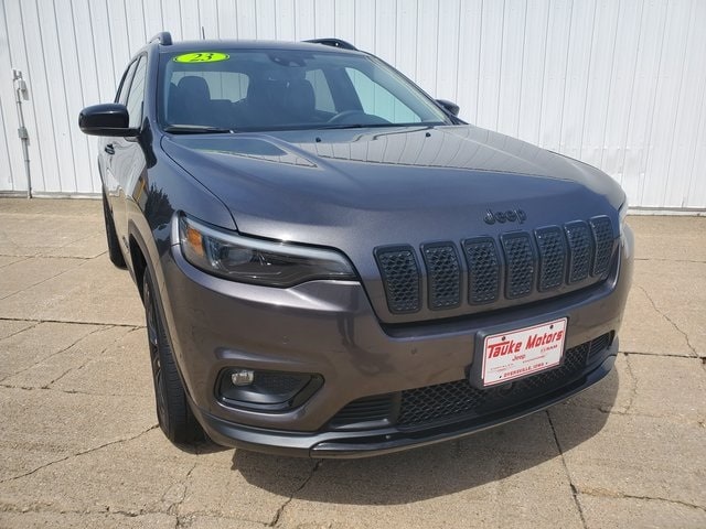 Used 2023 Jeep Cherokee Altitude Lux with VIN 1C4PJMMB9PD114449 for sale in Dyersville, IA