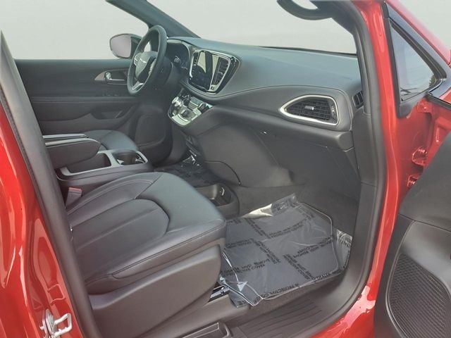 2026 Chrysler Pacifica Select - Photo 50