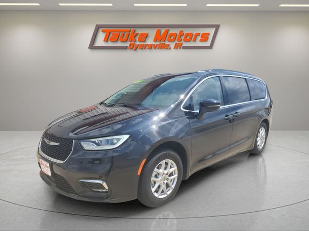 Used 2022 Chrysler Pacifica Touring L Minivan/Van