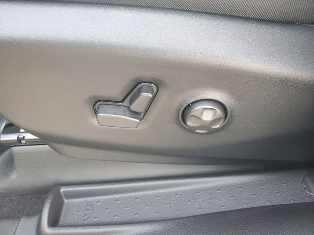 2026 Chrysler Pacifica Select - Photo 15