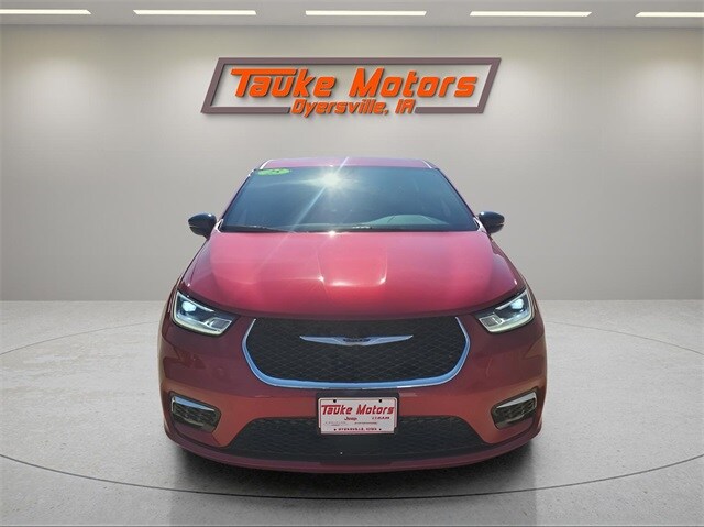 2025 Chrysler Pacifica photo 2