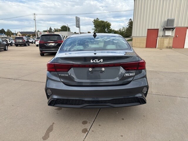 2023 Kia Forte LXS photo 3