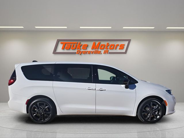 2026 Chrysler Pacifica Select - Photo 8