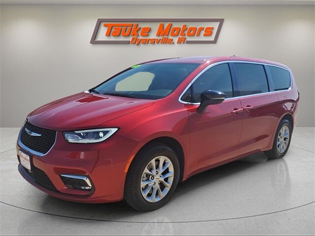 2025 Chrysler Pacifica photo 3