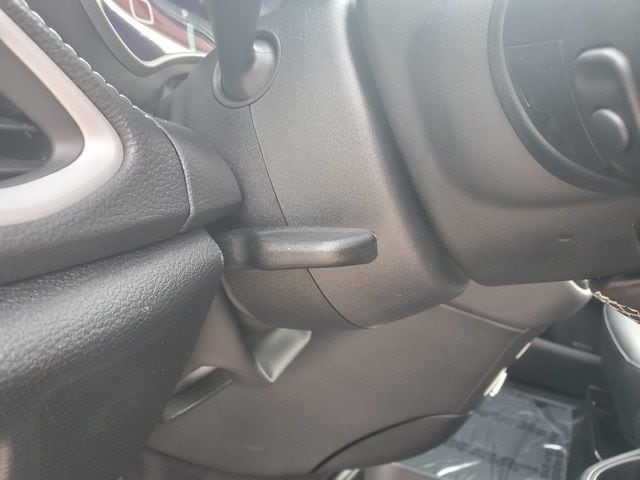 2026 Chrysler Pacifica Select - Photo 17