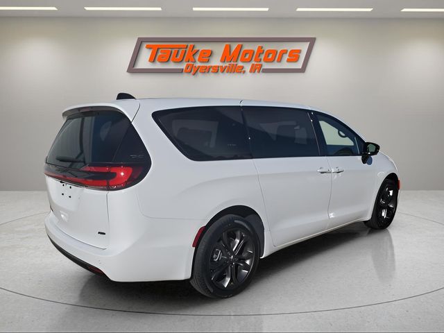 2026 Chrysler Pacifica Select - Photo 7