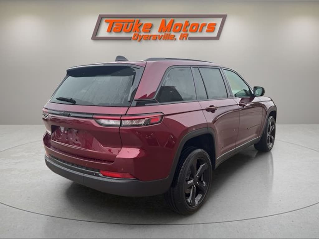 New 2025 Jeep Grand Cherokee Laredo Sport Utility