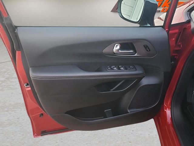 2026 Chrysler Pacifica Select - Photo 12