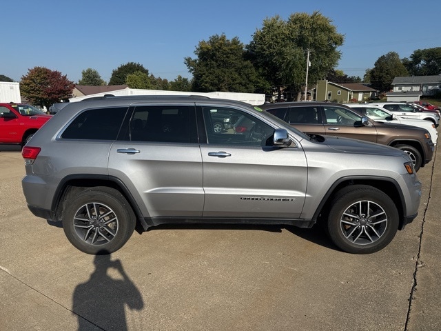 Used 2019 Jeep Grand Cherokee Limited with VIN 1C4RJFBG5KC600256 for sale in Dyersville, IA
