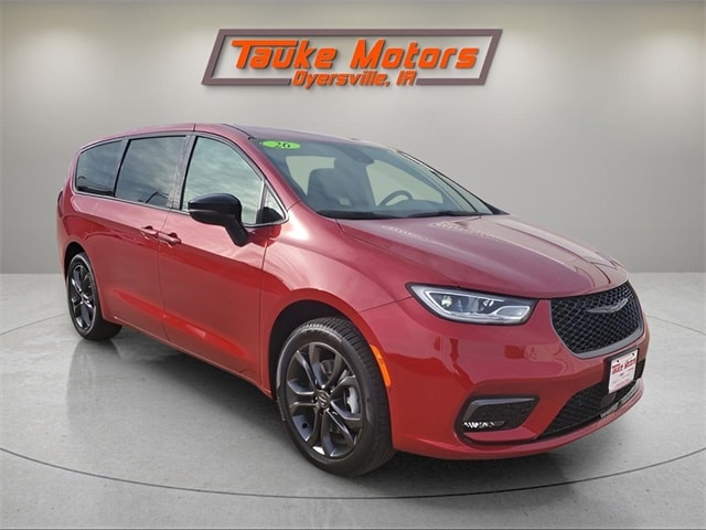 2026 Chrysler Pacifica Select's photo